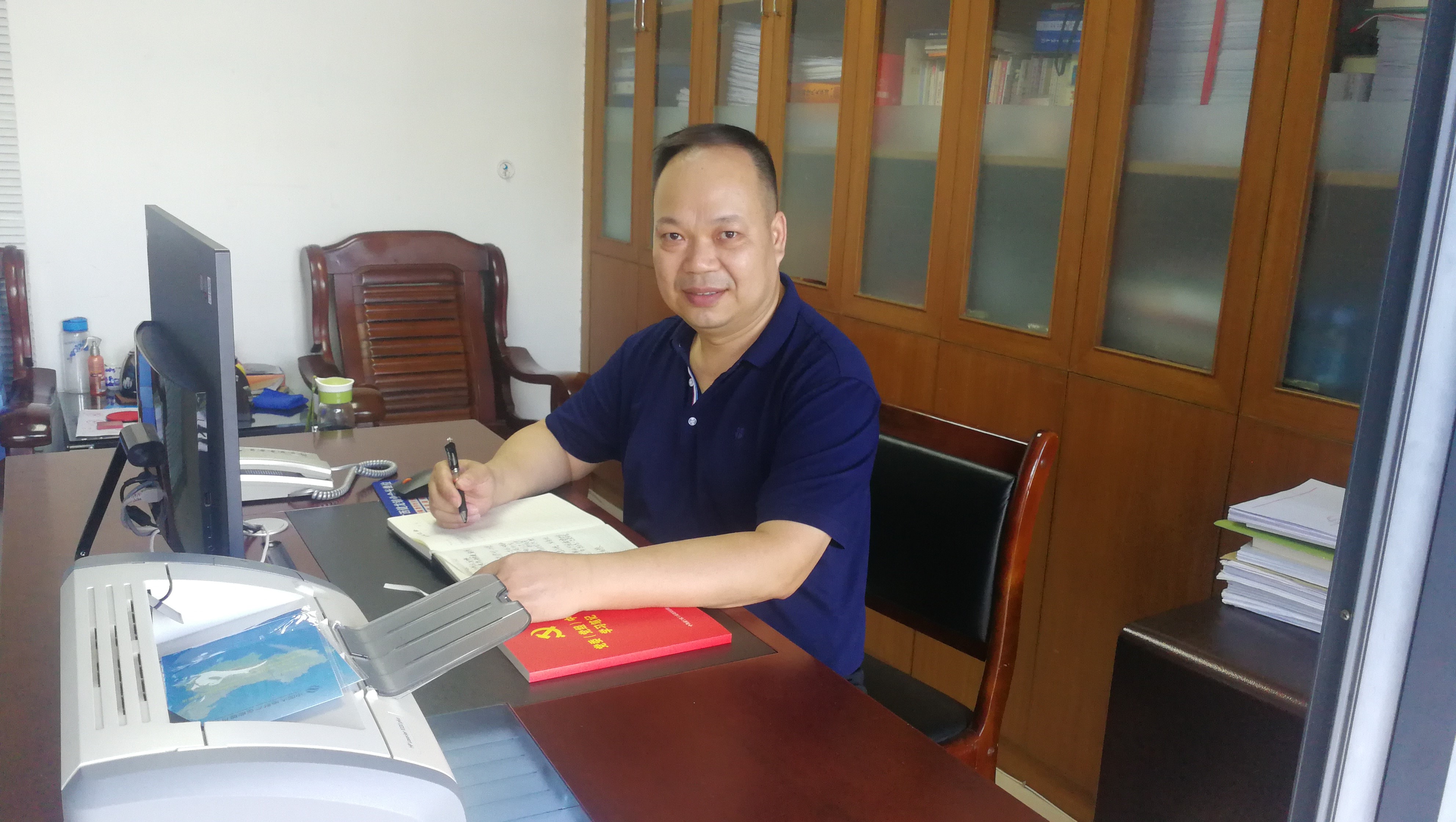 南寧農(nóng)工商集團(tuán)2020年勤廉榜樣風(fēng)采—陸錫?。耗瑹o聞為農(nóng)工商集團(tuán)改革發(fā)展貢獻(xiàn)自己的青春 南寧農(nóng)工商集團(tuán)2020年勤廉榜樣風(fēng)采—陸錫?。耗瑹o聞為農(nóng)工商集團(tuán)改革發(fā)展貢獻(xiàn)自己的青春