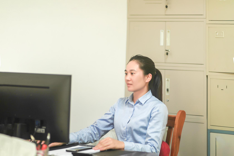 南寧農(nóng)工商集團(tuán)2020年勤廉榜樣風(fēng)采—梁配玲:塑造新時(shí)期殯葬工作者的良好形象 南寧農(nóng)工商集團(tuán)2020年勤廉榜樣風(fēng)采—梁配玲:塑造新時(shí)期殯葬工作者的良好形象